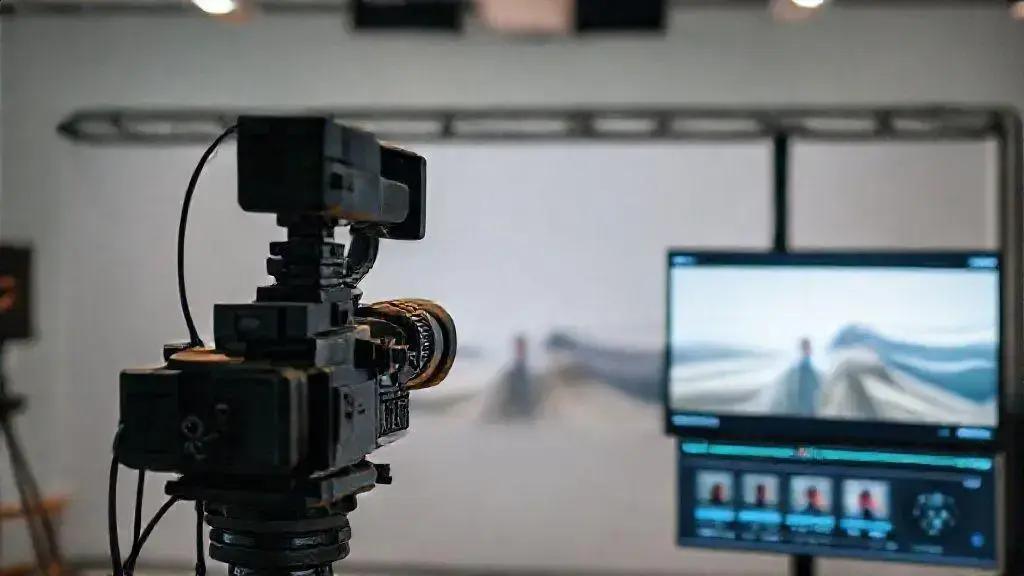 Descomplicando gravações multicâmera: a revolução do fundo por IA